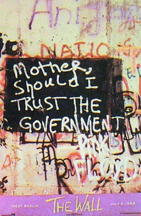 Posters Pink Floyd - Mother Should I Trust The Government - Poster po-75